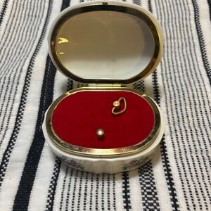 Vintage Heritage House Musical Trinket Box Valentine Serenade 1989 Porcelain